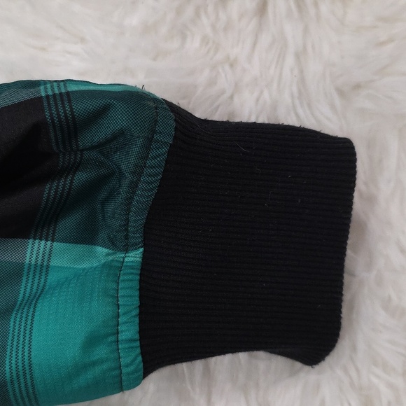 O'NEILL Green Plaid Bomber Coat With Faux Fur Hood. Size L - Picture 5 of 7